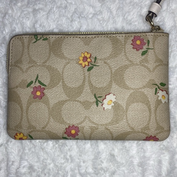 Sold Corner Zip Wristlet In Signature Canvas With Nostalgic Ditsy Print, flowers - Picture 3 of 7